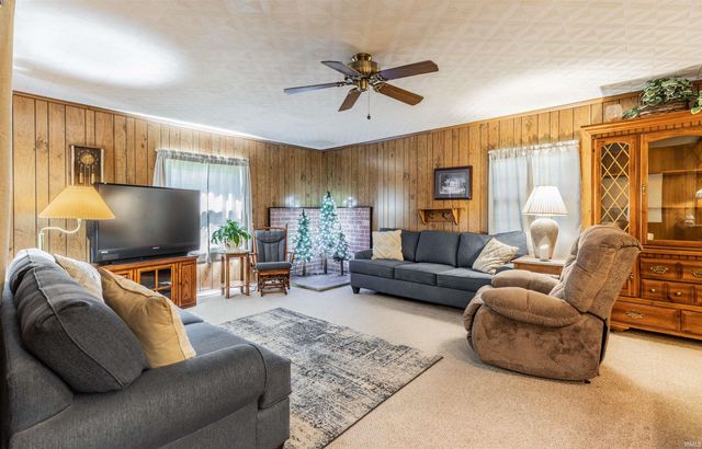 321 E Chestnut Street, Boonville, IN 47601