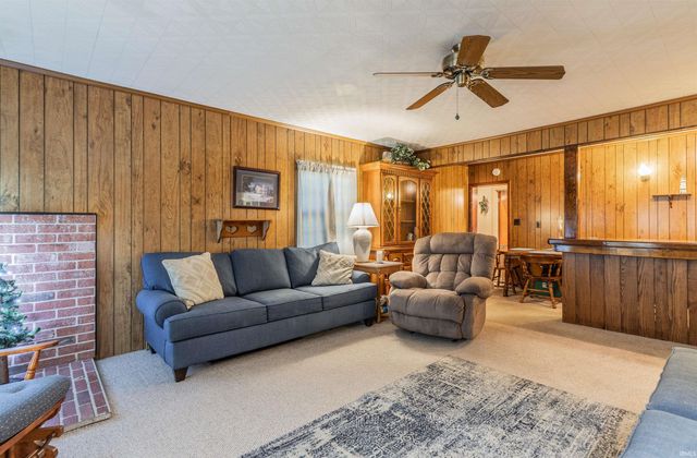 321 E Chestnut Street, Boonville, IN 47601