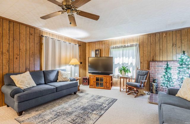 321 E Chestnut Street, Boonville, IN 47601