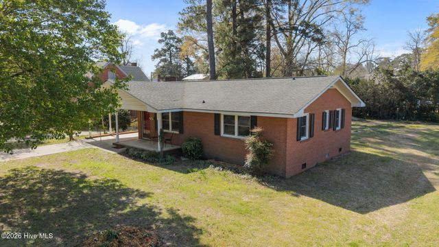 207 College Avenue, Washington, NC 27889