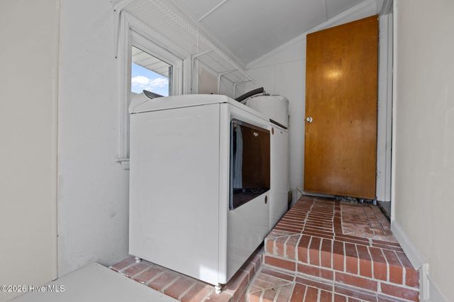 207 College Avenue, Washington, NC 27889