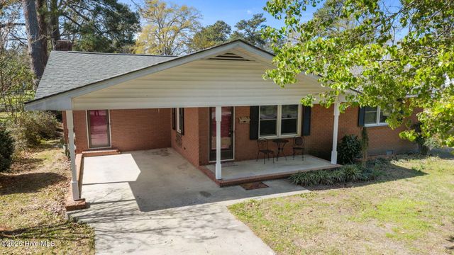 207 College Avenue, Washington, NC 27889