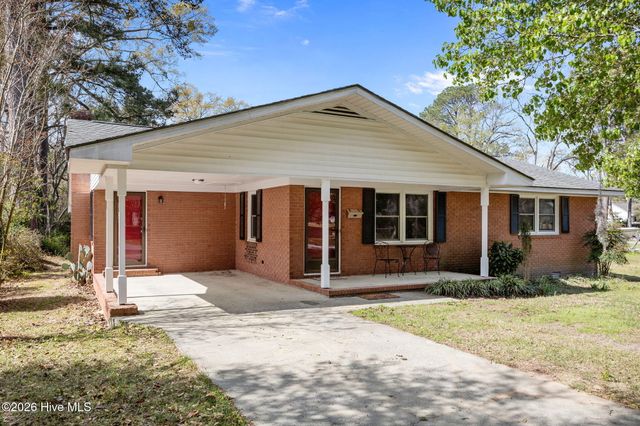 207 College Avenue, Washington, NC 27889