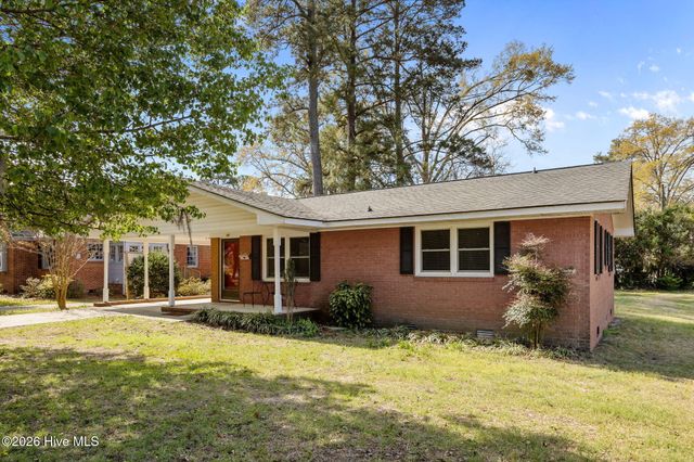 207 College Avenue, Washington, NC 27889