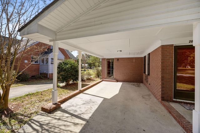 207 College Avenue, Washington, NC 27889