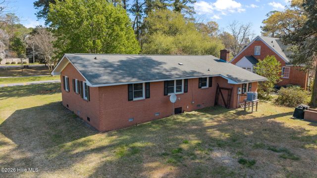 207 College Avenue, Washington, NC 27889