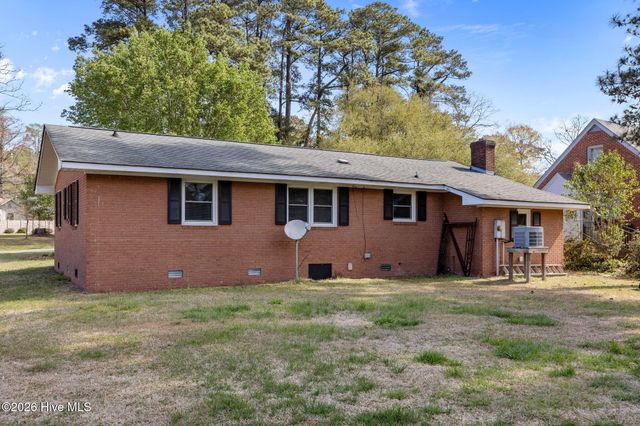 207 College Avenue, Washington, NC 27889