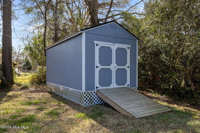 207 College Avenue, Washington, NC 27889