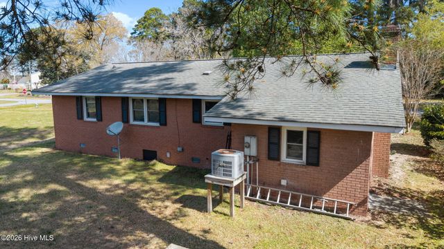 207 College Avenue, Washington, NC 27889