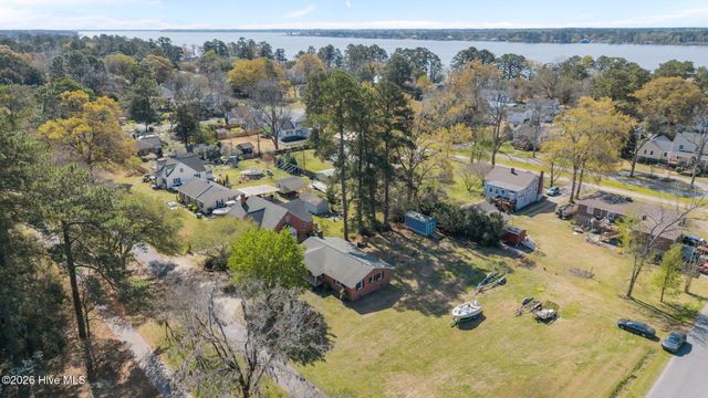 207 College Avenue, Washington, NC 27889