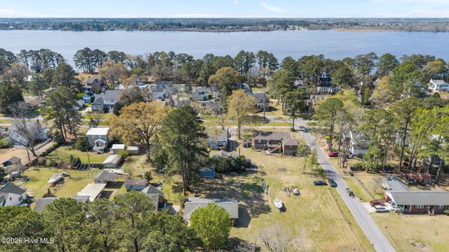 207 College Avenue, Washington, NC 27889