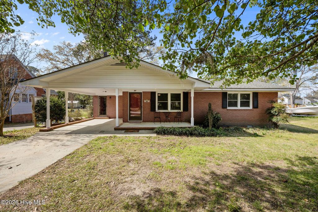 207 College Avenue, Washington, NC 27889