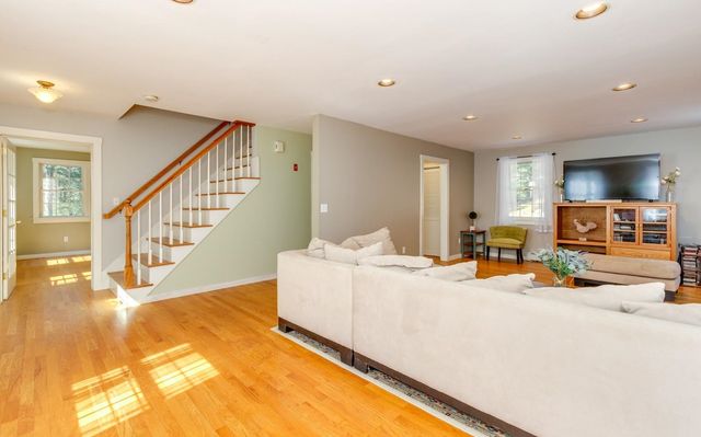 22 Rock Rimmon Road, Danville, NH 03819