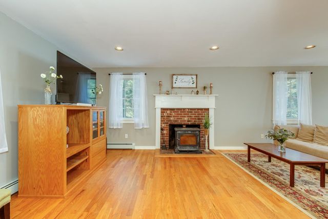 22 Rock Rimmon Road, Danville, NH 03819