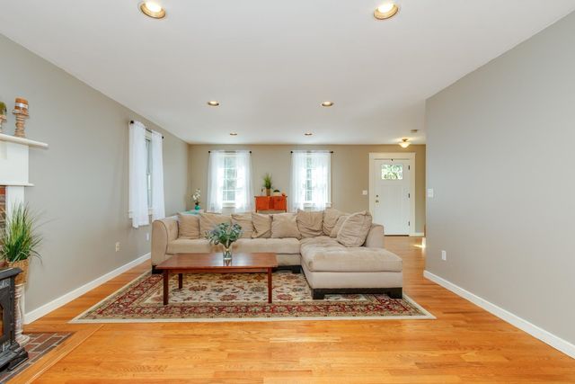 22 Rock Rimmon Road, Danville, NH 03819