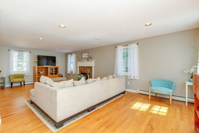 22 Rock Rimmon Road, Danville, NH 03819