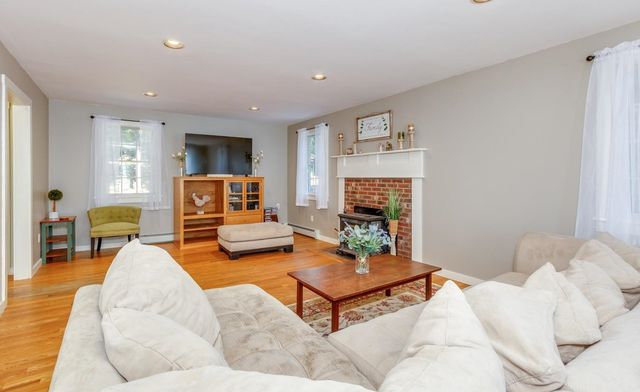 22 Rock Rimmon Road, Danville, NH 03819