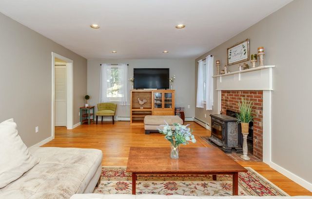 22 Rock Rimmon Road, Danville, NH 03819