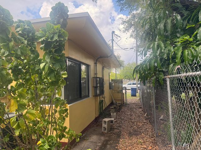 2360 NW 98TH Street, Miami, FL 33147