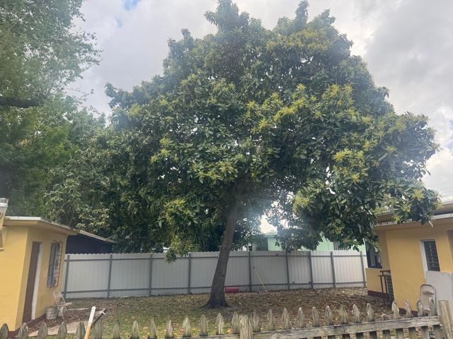 2360 NW 98TH Street, Miami, FL 33147