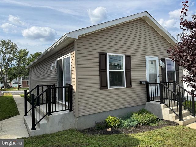 2329 E MACDADE BLVD, Folsom, PA 19033