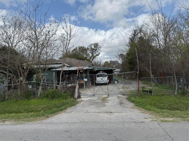 219 Dale Street, Houston, TX 77060