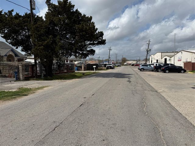 219 Dale Street, Houston, TX 77060