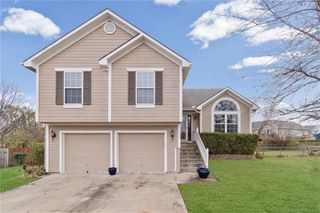 304 Givan Court, Belton, MO 64012