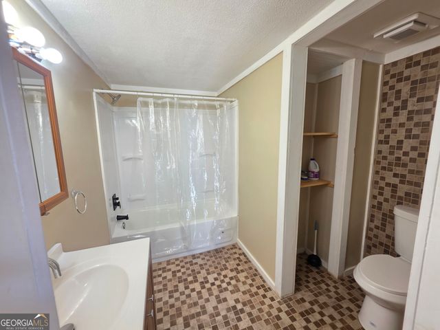 1030 Dennis Street, Macon, GA 31217