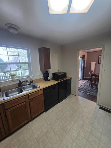 6918 MAPLEWOOD DR, Bealeton, VA 22712