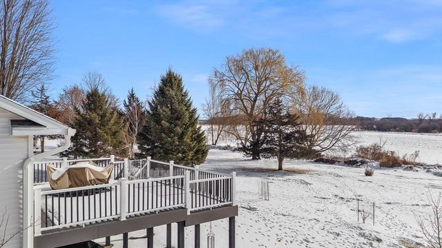 640 Mooreland Circle, Portage, WI 53901