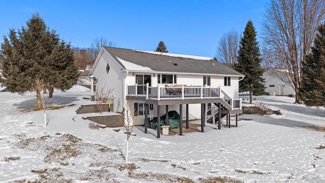 640 Mooreland Circle, Portage, WI 53901