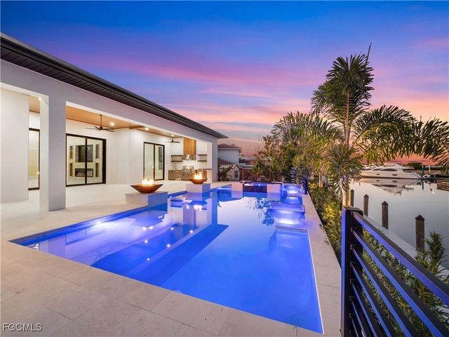 111 Montrose DR, Fort Myers, FL 33919