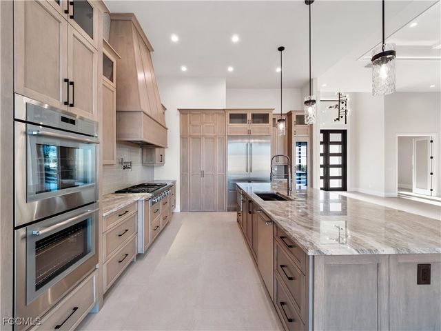 111 Montrose DR, Fort Myers, FL 33919