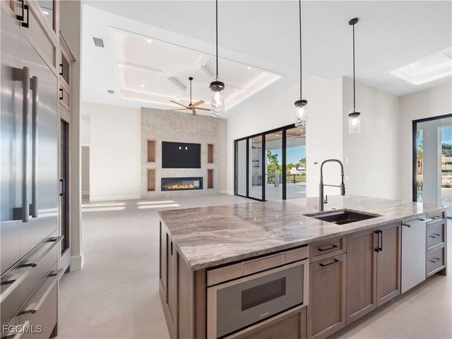 111 Montrose DR, Fort Myers, FL 33919