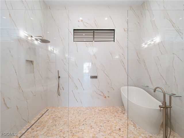 111 Montrose DR, Fort Myers, FL 33919