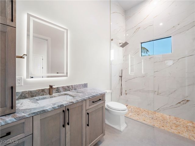 111 Montrose DR, Fort Myers, FL 33919