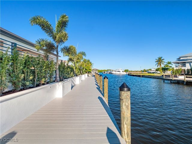 111 Montrose DR, Fort Myers, FL 33919