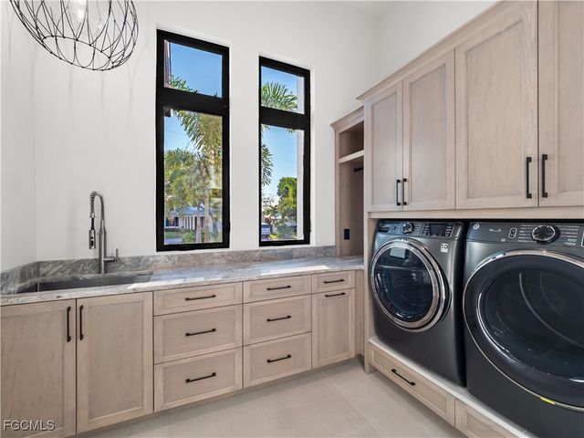 111 Montrose DR, Fort Myers, FL 33919