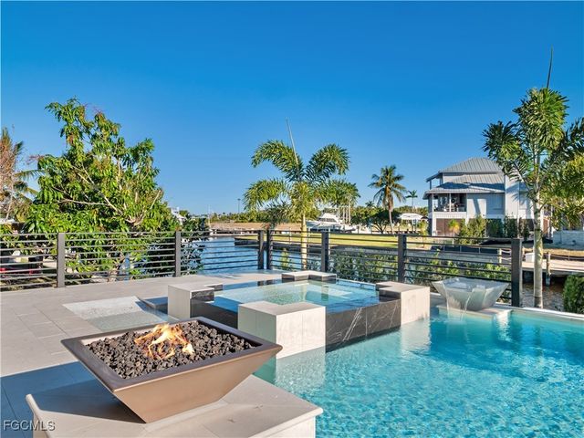 111 Montrose DR, Fort Myers, FL 33919