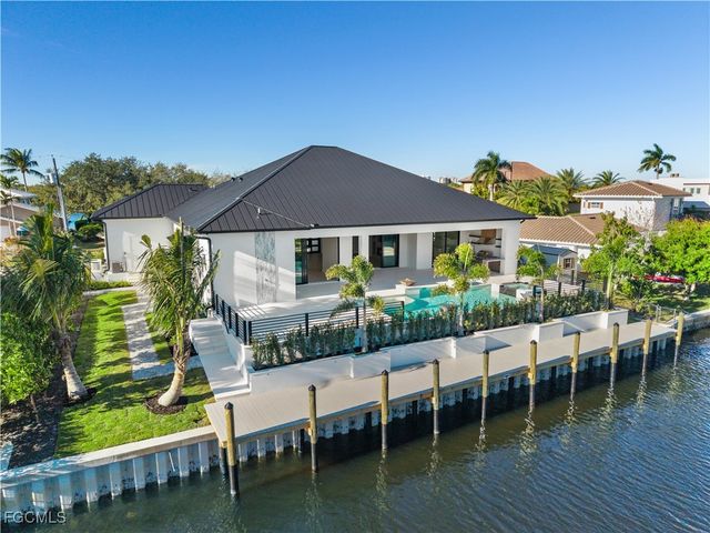 111 Montrose DR, Fort Myers, FL 33919