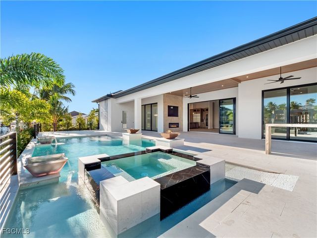 111 Montrose DR, Fort Myers, FL 33919