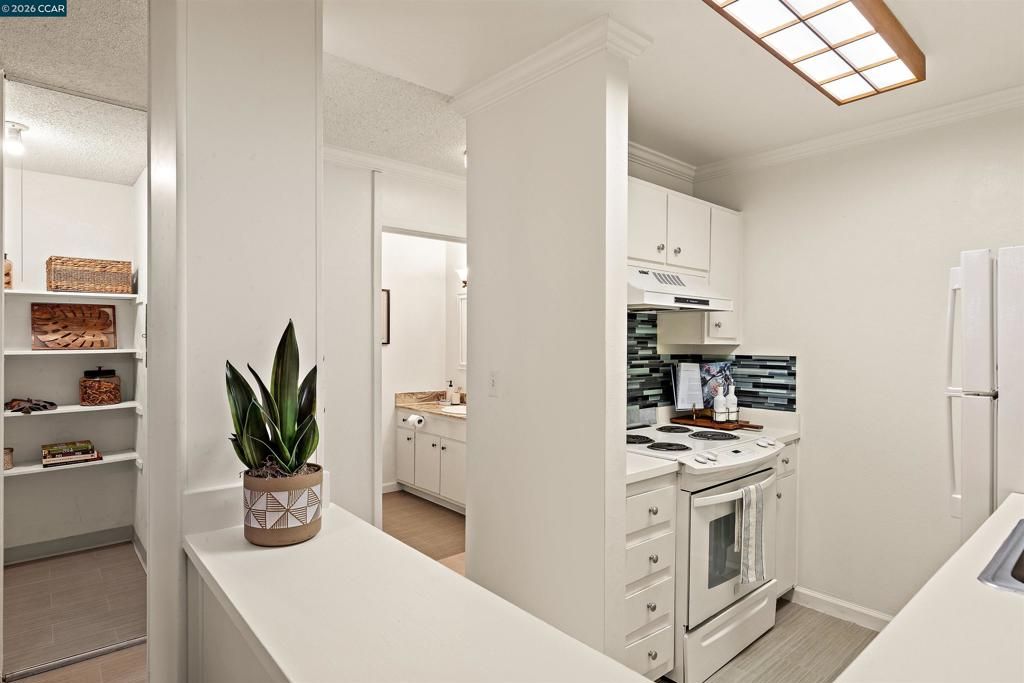 Image 10 of property listing at 2738 Oak Rd 161, Walnut Creek, CA 94597