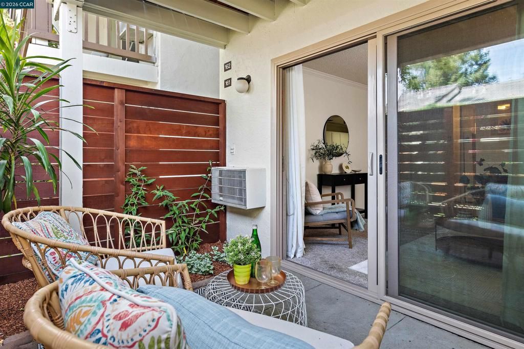 Image 7 of property listing at 2738 Oak Rd 161, Walnut Creek, CA 94597
