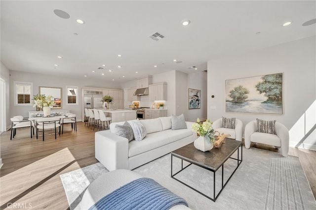 140 Walworth, Lake Forest, CA 92630