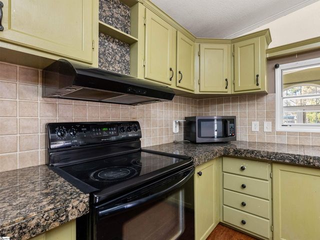 2740 Highway 414, Taylors, SC 29687