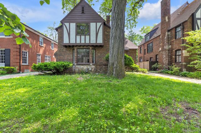 19510 Stratford Road, Detroit, MI 48221