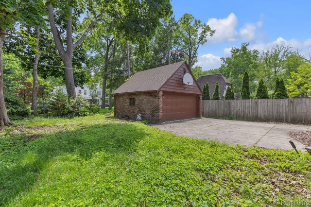 19510 Stratford Road, Detroit, MI 48221