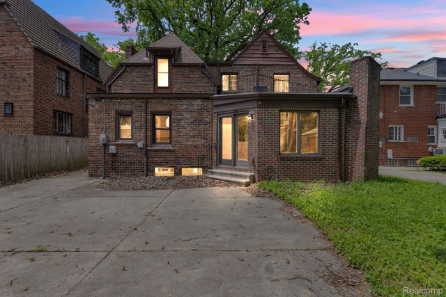 19510 Stratford Road, Detroit, MI 48221