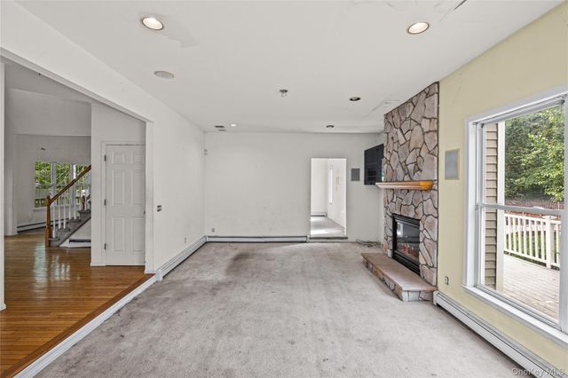 16 Jacobsen Court, Medford, NY 11763